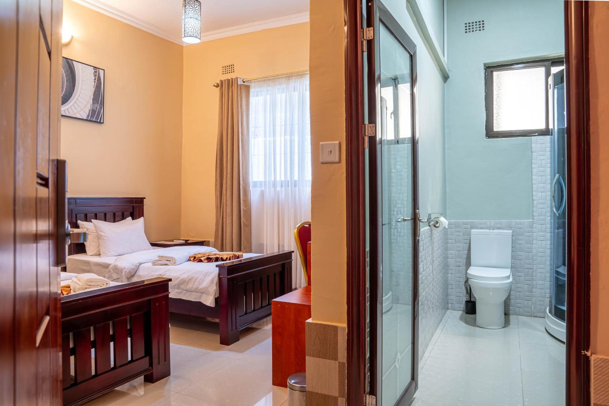 Nyamfinzi Hotel Chipata Bagian luar foto