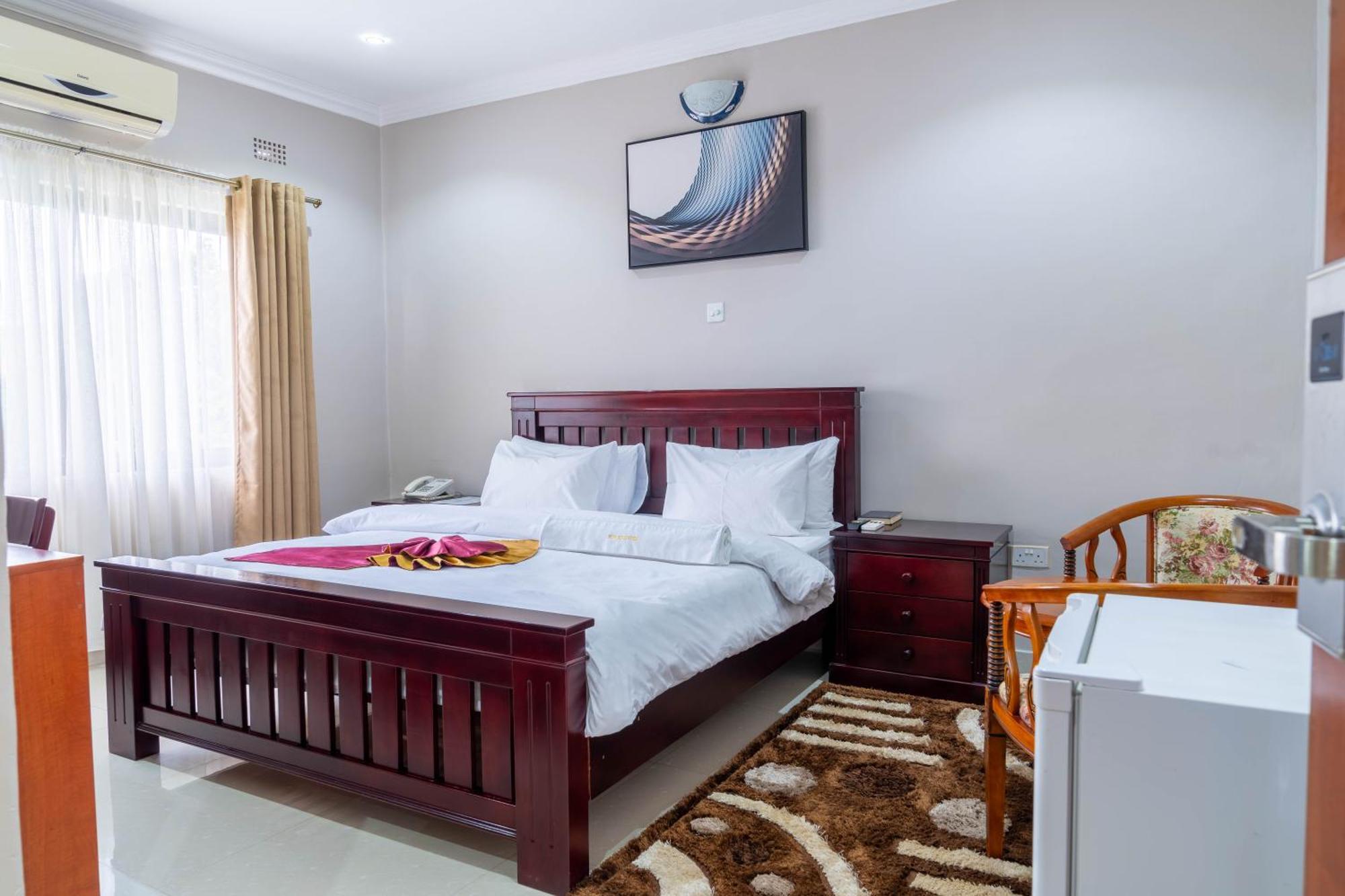Nyamfinzi Hotel Chipata Bagian luar foto